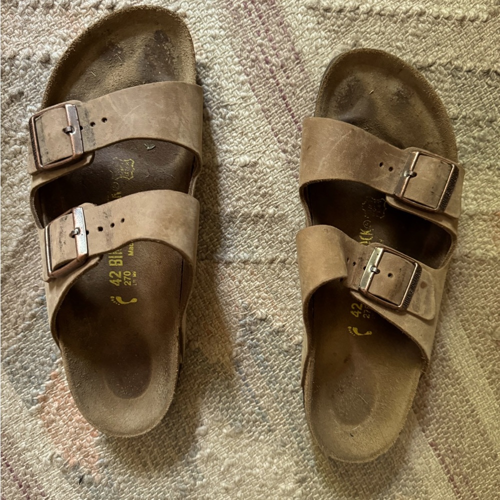 Birkenstock size 42 Arizona sandals narrow fit. tan leather - great condition!